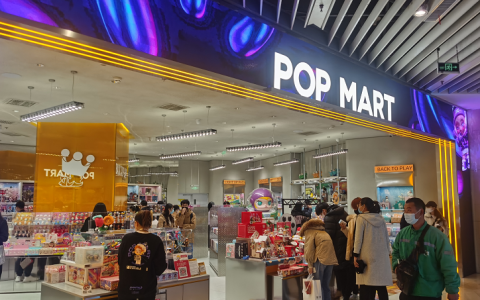 泡泡玛特为何疯狂开店？