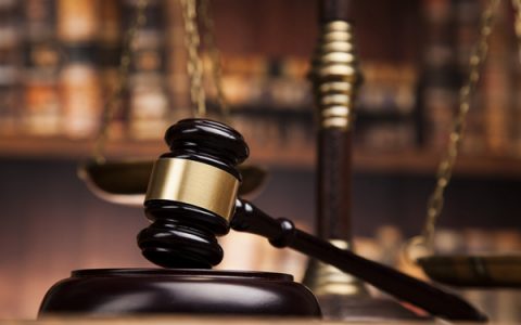 受害者被锤 法官遭殃 背后的它公关赢了？