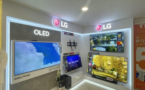 黑色星期五LG OLED电视五折出售，松下用五年延保抢份额