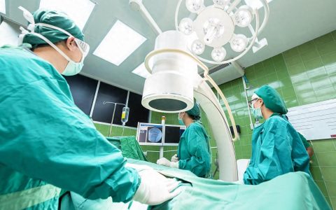 美国一公司医保诈骗受罚10亿美元 过去8年医保欺诈超1000亿美元
