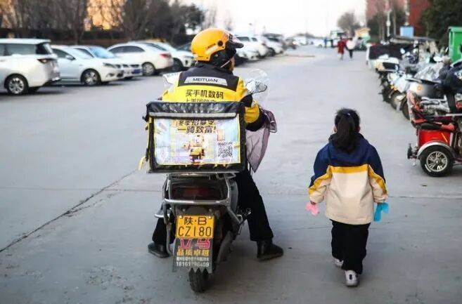 全力给骑手保障，美团这步棋下对了