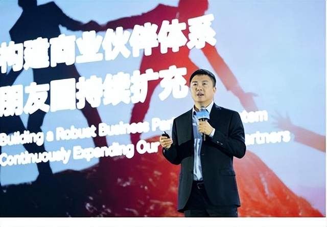 智元APC2026举办:发布XYZ曲线与358 宏图,全面迈入具身智能部署态