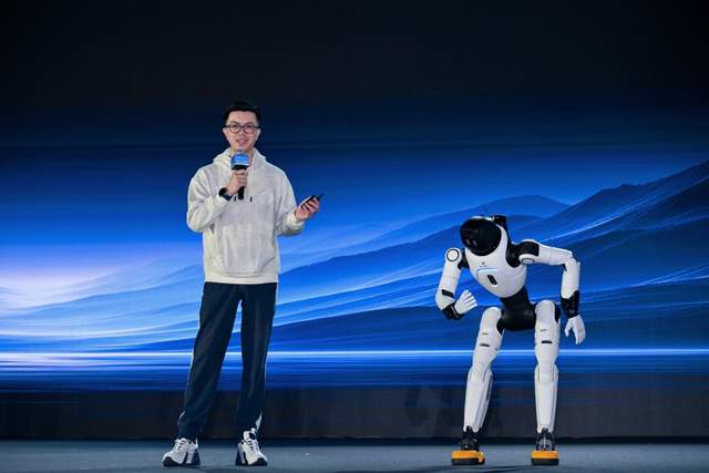 智元APC2026举办：发布XYZ曲线与358 宏图，全面迈入具身智能部署态