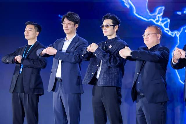 智元APC2026举办：发布XYZ曲线与358 宏图，全面迈入具身智能部署态