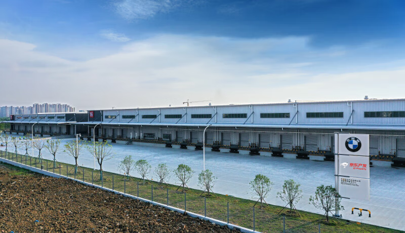 “硬基建”与“软服务”：京东产发助力产业升级的两把斧