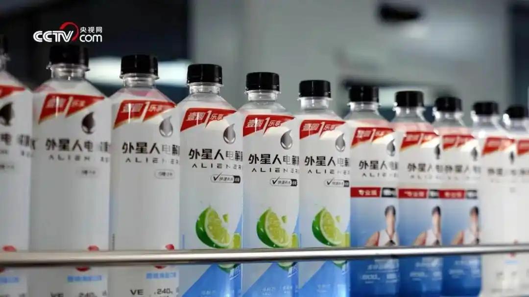 外星人电解质水为什么越来越火?一瓶饮料背后,一个消费习惯正在发生改变